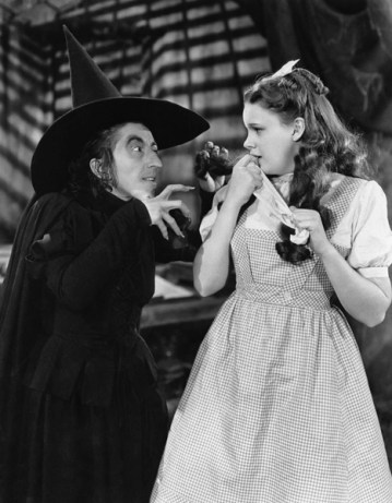 Margaret_Hamilton_Judy_Garland_1939